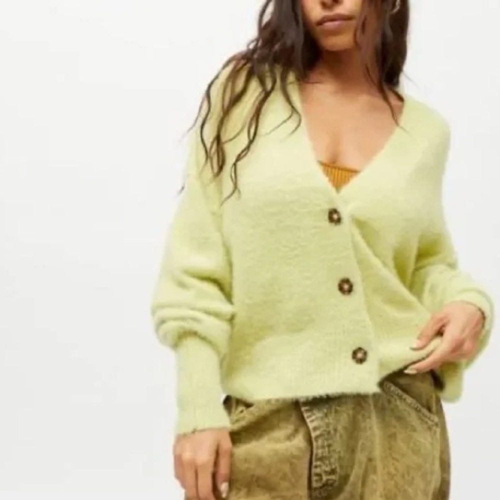 Urban Outfitters Thea Cardigan Sweater Fuzzy
Textured Oversized Dolman Sleeve